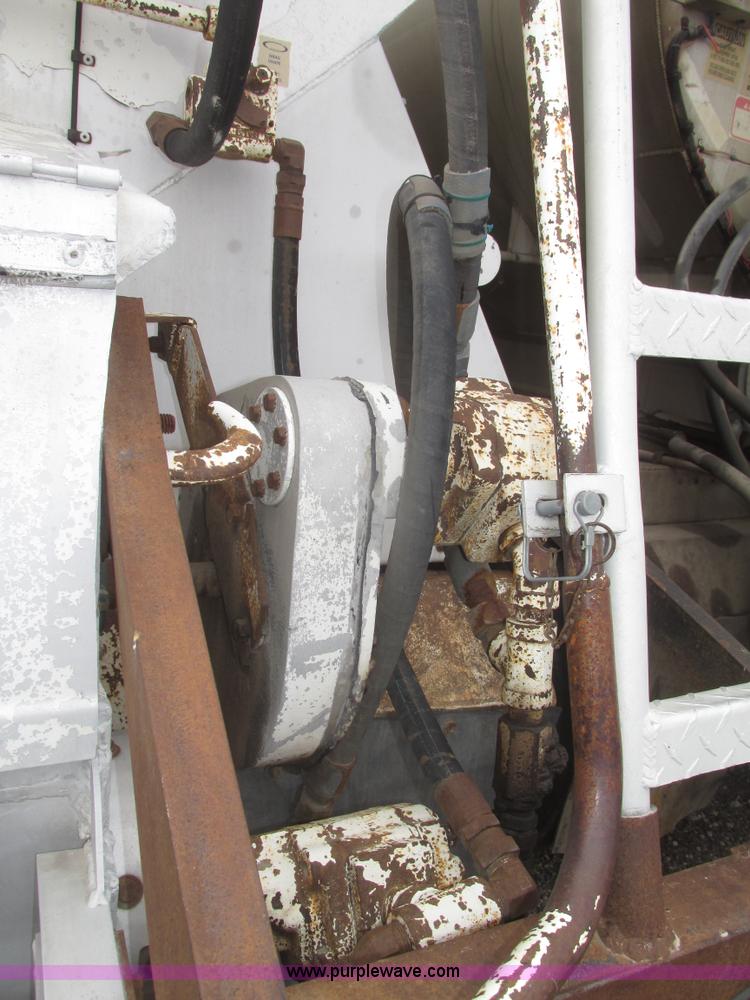 image for item H4724 2000 Ledwell bulk feed trailer