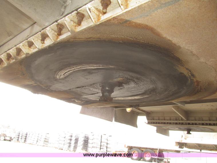 image for item H4724 2000 Ledwell bulk feed trailer