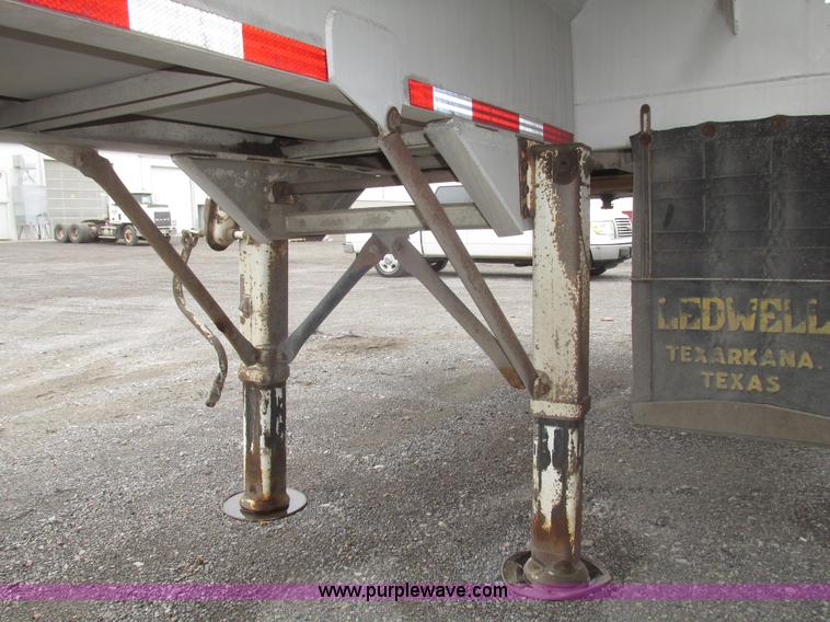 image for item H4724 2000 Ledwell bulk feed trailer