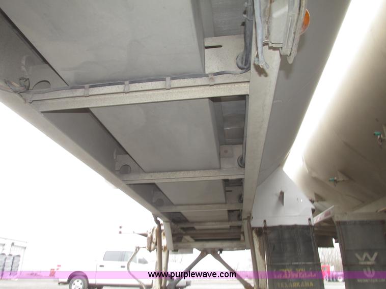 image for item H4724 2000 Ledwell bulk feed trailer