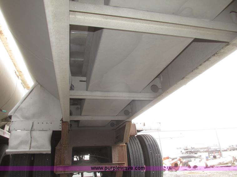 image for item H4724 2000 Ledwell bulk feed trailer