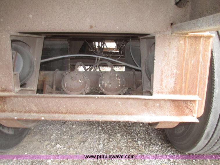 image for item H4724 2000 Ledwell bulk feed trailer