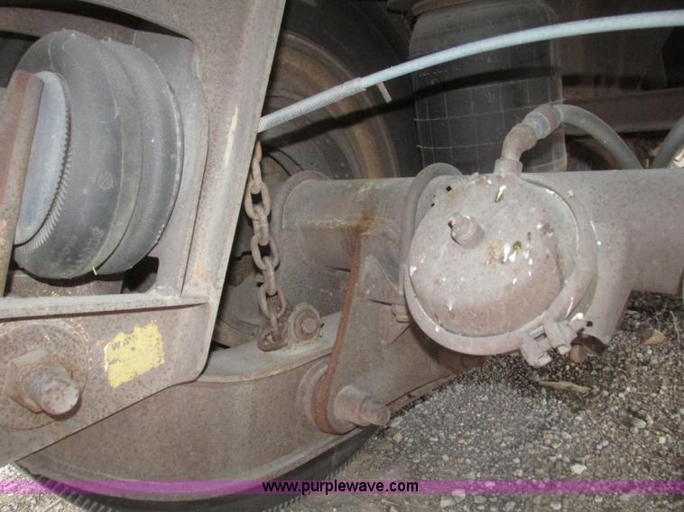 image for item H4724 2000 Ledwell bulk feed trailer