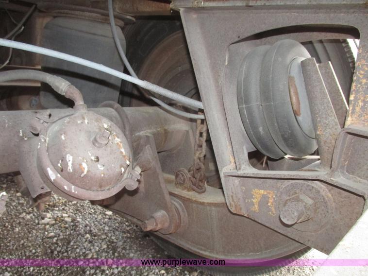 image for item H4724 2000 Ledwell bulk feed trailer