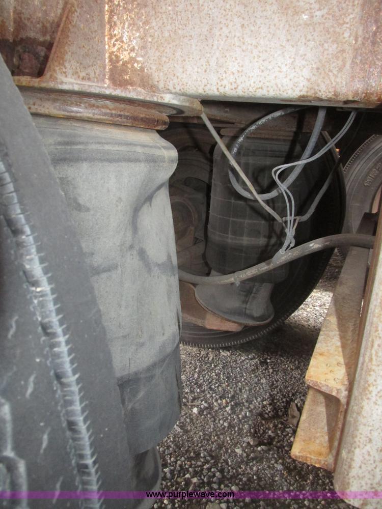 image for item H4724 2000 Ledwell bulk feed trailer