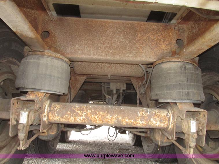 image for item H4724 2000 Ledwell bulk feed trailer