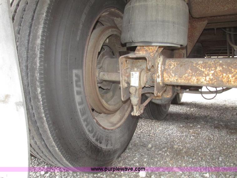 image for item H4724 2000 Ledwell bulk feed trailer