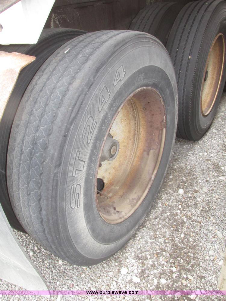 image for item H4724 2000 Ledwell bulk feed trailer