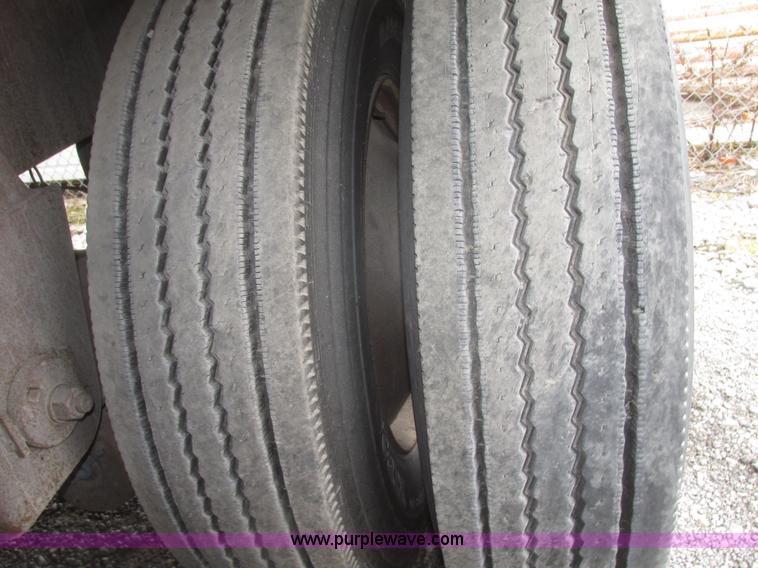 image for item H4724 2000 Ledwell bulk feed trailer