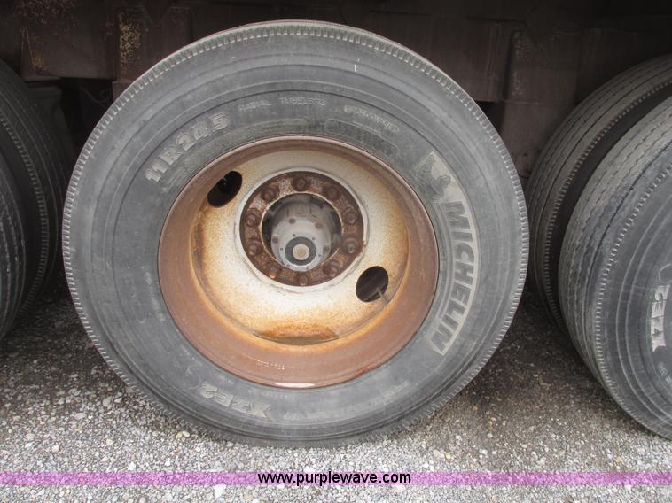 image for item H4724 2000 Ledwell bulk feed trailer