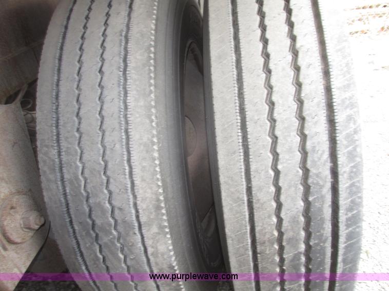 image for item H4724 2000 Ledwell bulk feed trailer