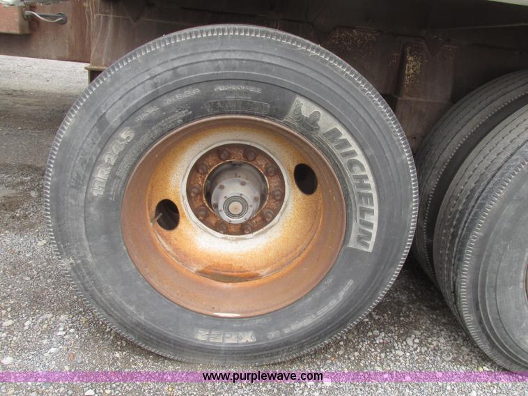 image for item H4724 2000 Ledwell bulk feed trailer