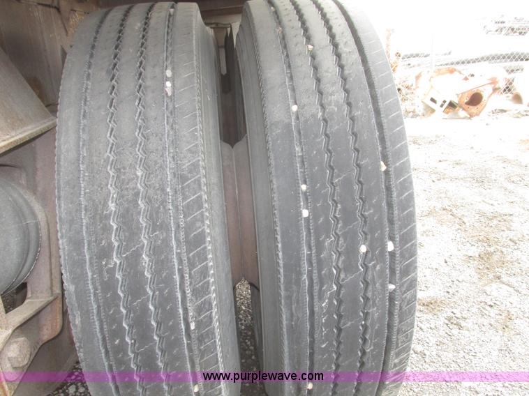 image for item H4724 2000 Ledwell bulk feed trailer