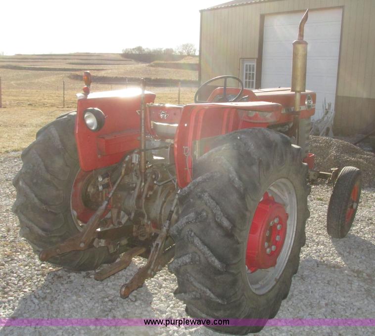 image for item H4736 1974 Massey-Ferguson 175 row crop tractor