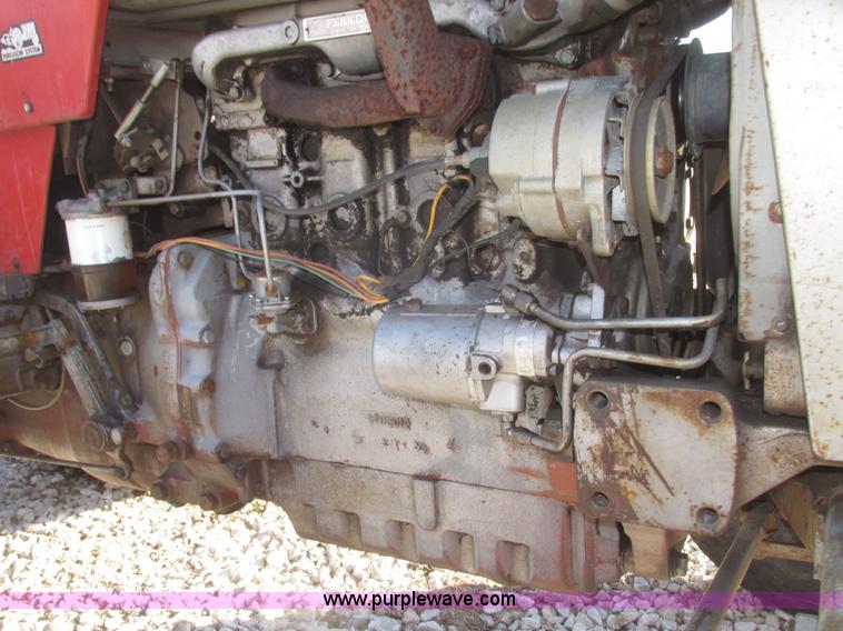 image for item H4736 1974 Massey-Ferguson 175 row crop tractor