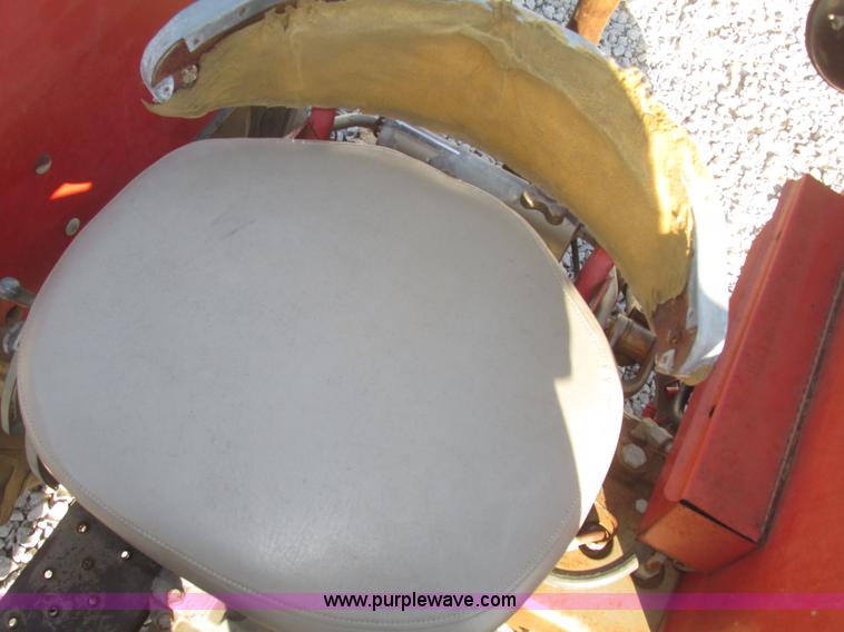 image for item H4736 1974 Massey-Ferguson 175 row crop tractor