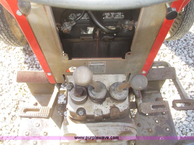 image for item H4736 1974 Massey-Ferguson 175 row crop tractor