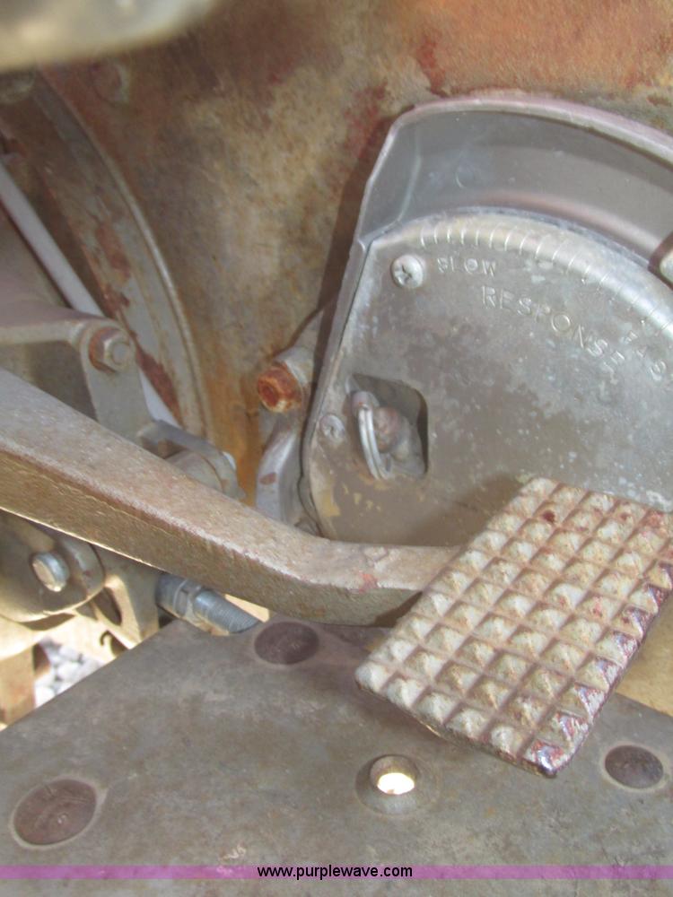 image for item H4736 1974 Massey-Ferguson 175 row crop tractor