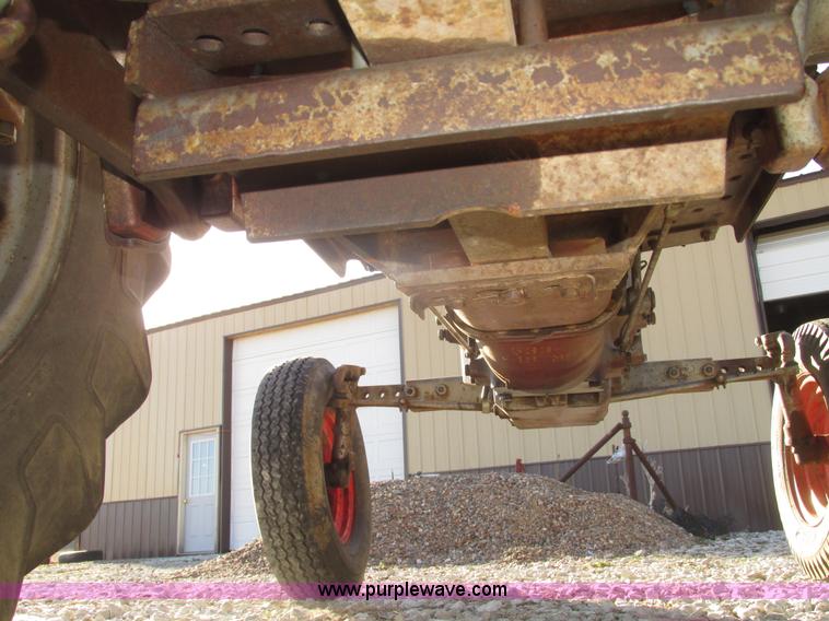 image for item H4736 1974 Massey-Ferguson 175 row crop tractor