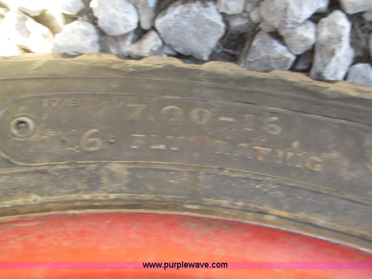 image for item H4736 1974 Massey-Ferguson 175 row crop tractor