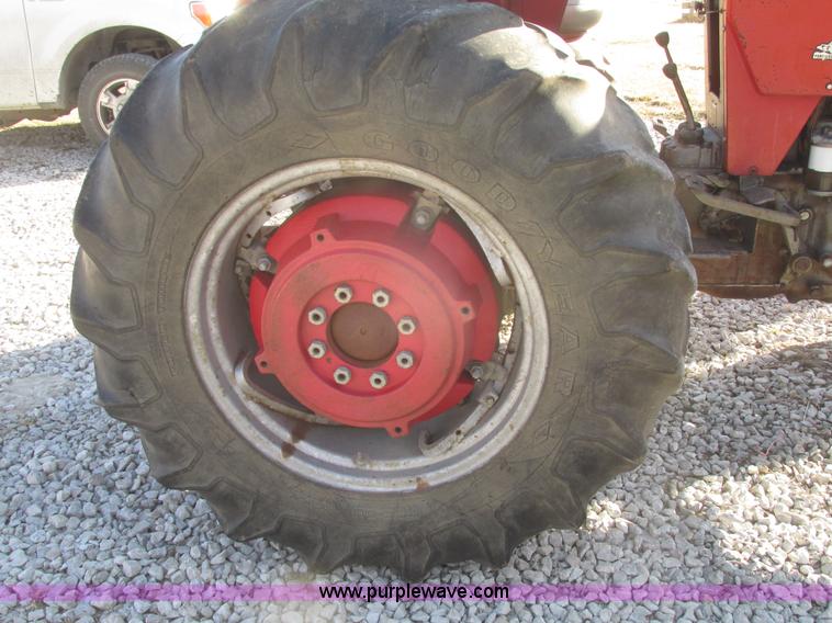 image for item H4736 1974 Massey-Ferguson 175 row crop tractor