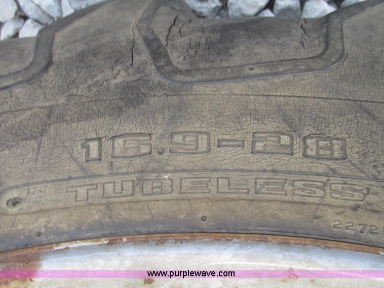 image for item H4736 1974 Massey-Ferguson 175 row crop tractor