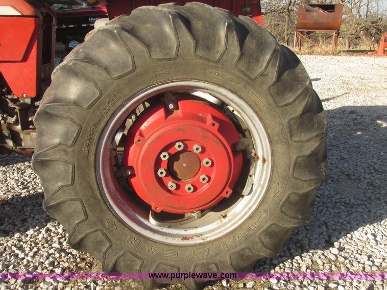image for item H4736 1974 Massey-Ferguson 175 row crop tractor