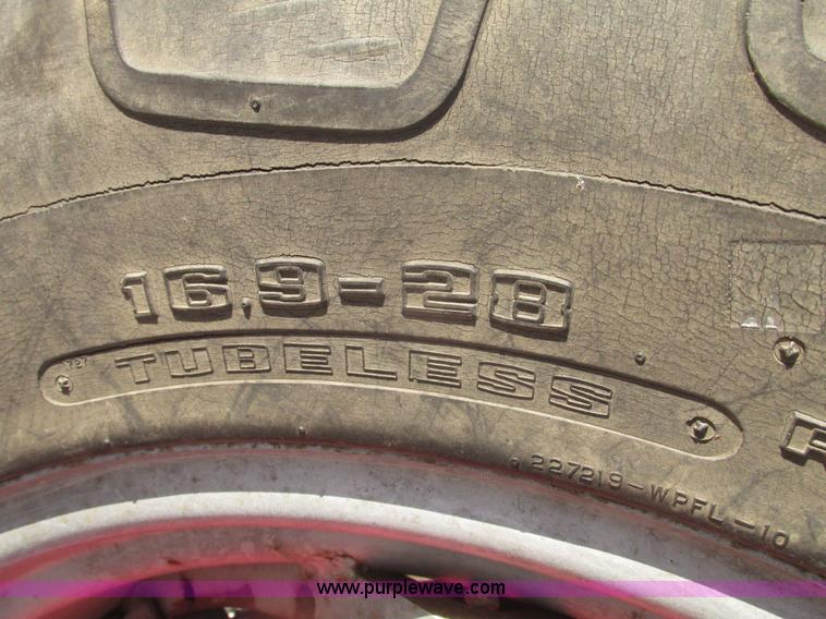 image for item H4736 1974 Massey-Ferguson 175 row crop tractor