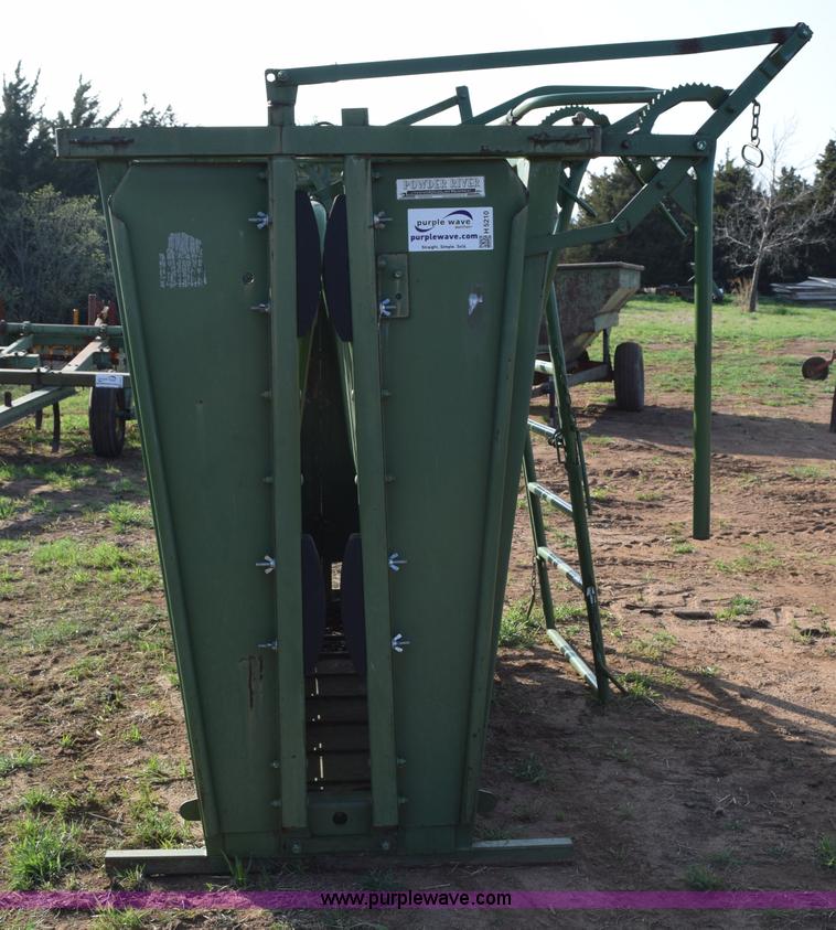 image for item H5210 Powder River squeeze chute