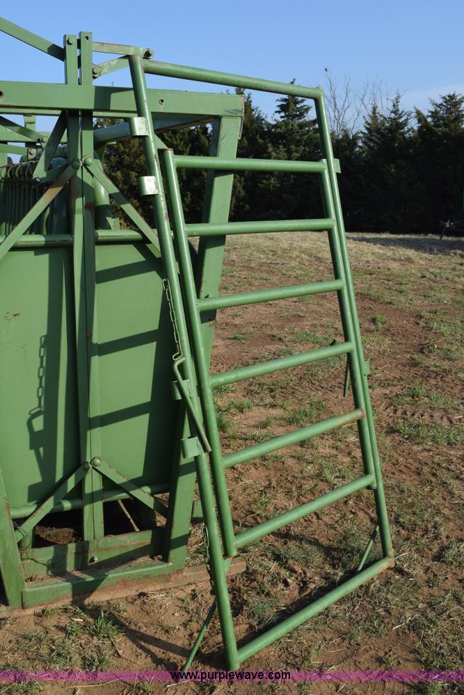 image for item H5210 Powder River squeeze chute