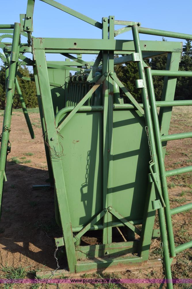 image for item H5210 Powder River squeeze chute