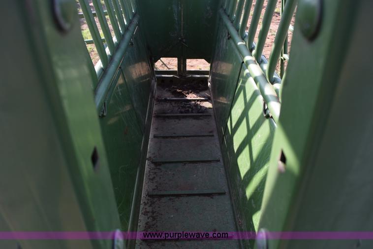 image for item H5210 Powder River squeeze chute