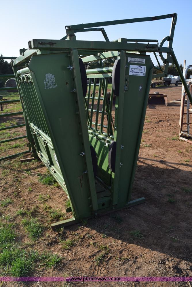 image for item H5210 Powder River squeeze chute