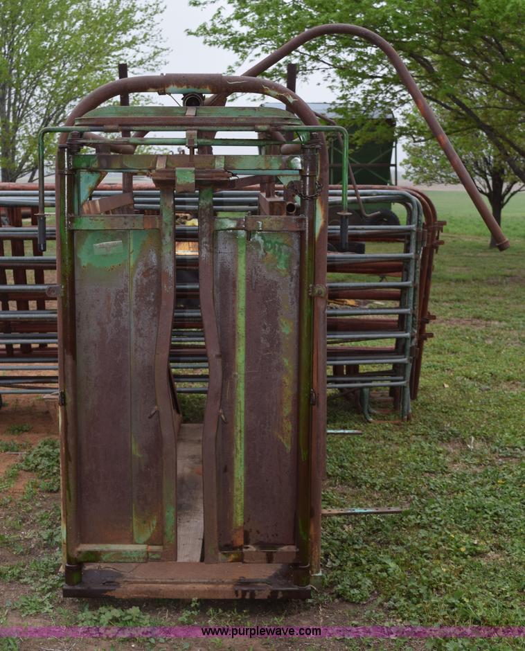 image for item H5221 Big Valley squeeze chute