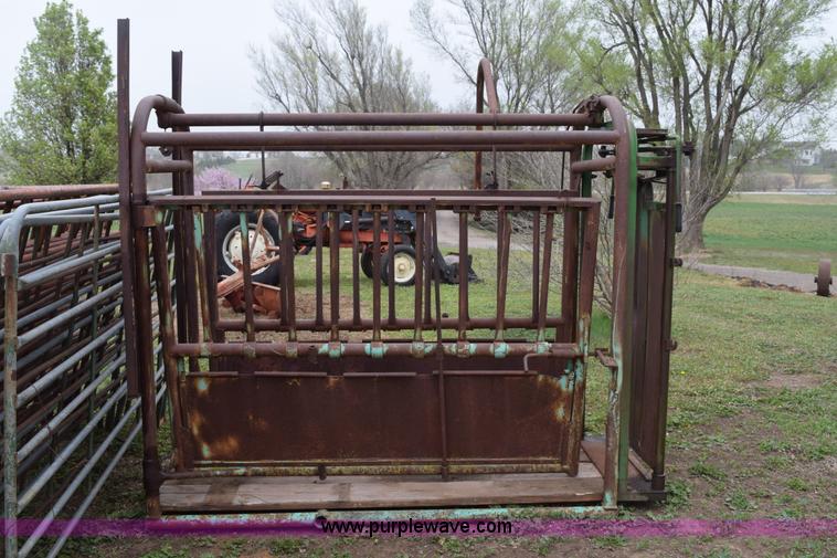 image for item H5221 Big Valley squeeze chute