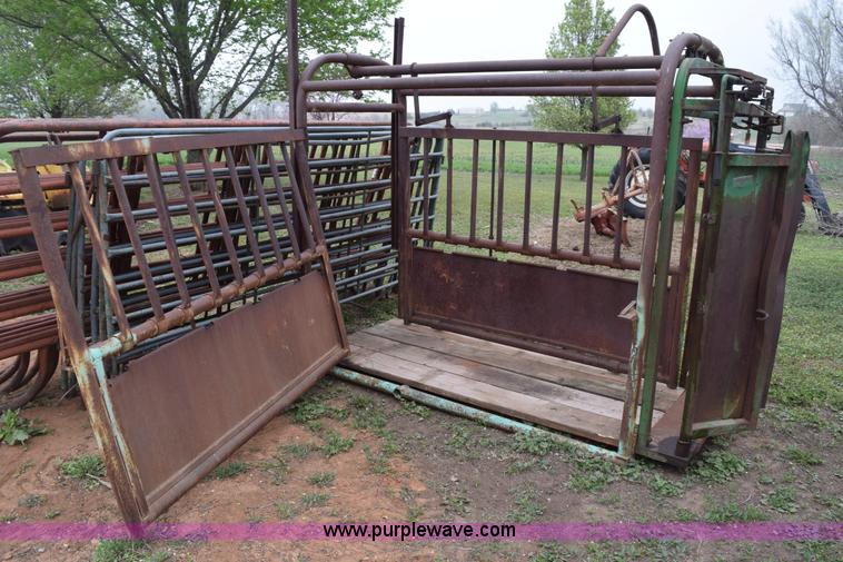 image for item H5221 Big Valley squeeze chute