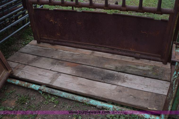 image for item H5221 Big Valley squeeze chute