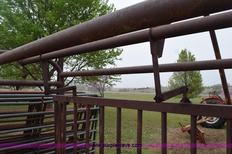 image for item H5221 Big Valley squeeze chute