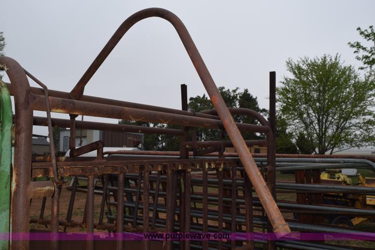 image for item H5221 Big Valley squeeze chute