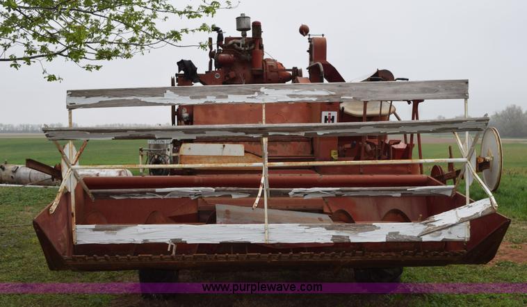 image for item H5227 1968 Mccormick International 91 combine