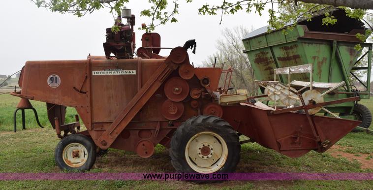 image for item H5227 1968 Mccormick International 91 combine