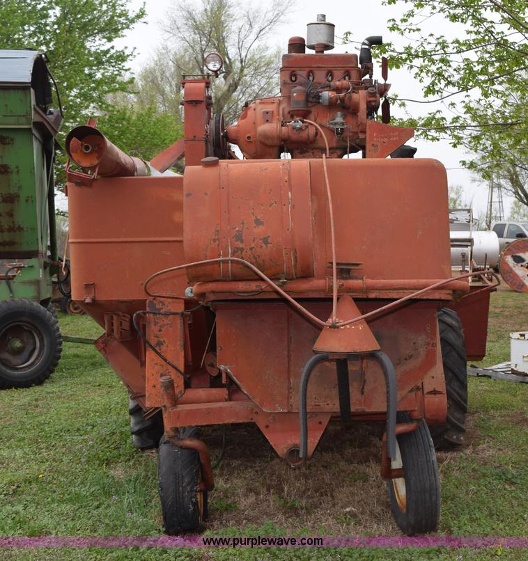 image for item H5227 1968 Mccormick International 91 combine