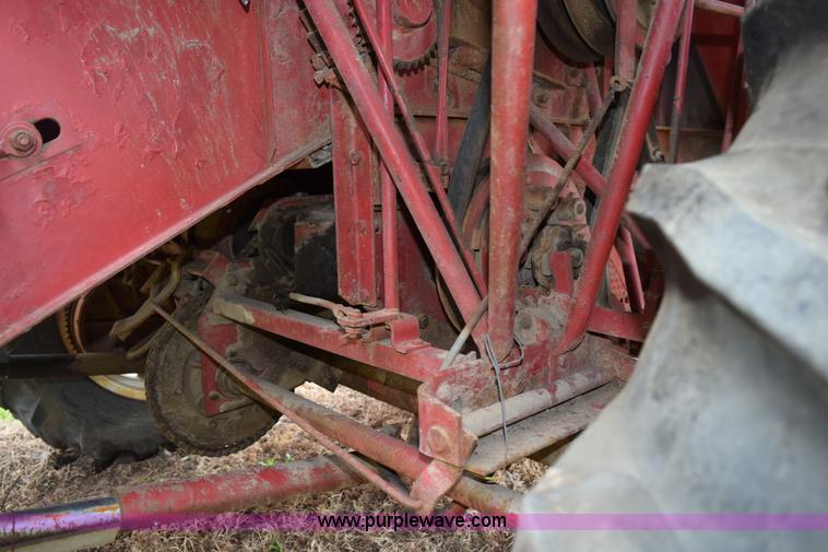 image for item H5227 1968 Mccormick International 91 combine