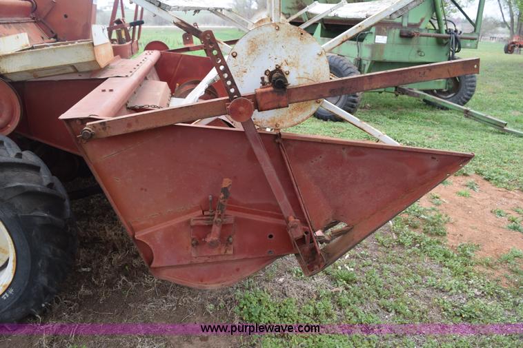 image for item H5227 1968 Mccormick International 91 combine