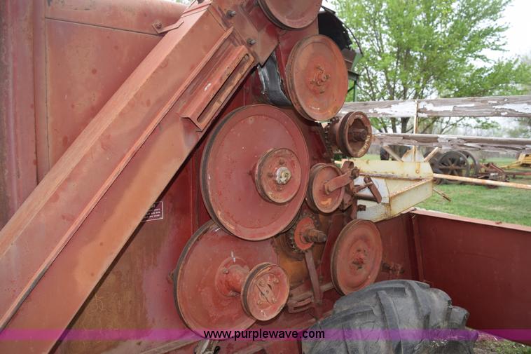 image for item H5227 1968 Mccormick International 91 combine