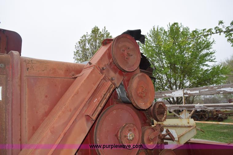 image for item H5227 1968 Mccormick International 91 combine