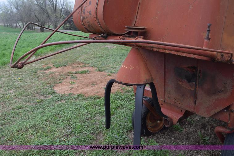 image for item H5227 1968 Mccormick International 91 combine