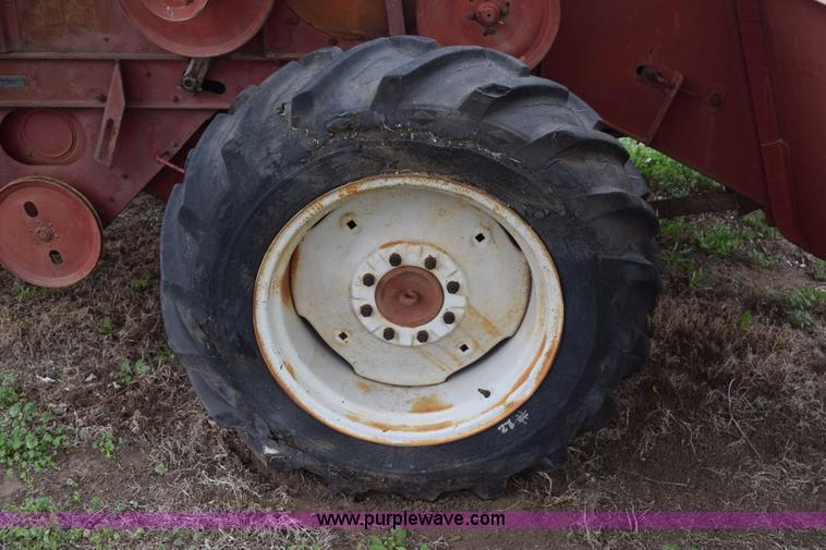 image for item H5227 1968 Mccormick International 91 combine