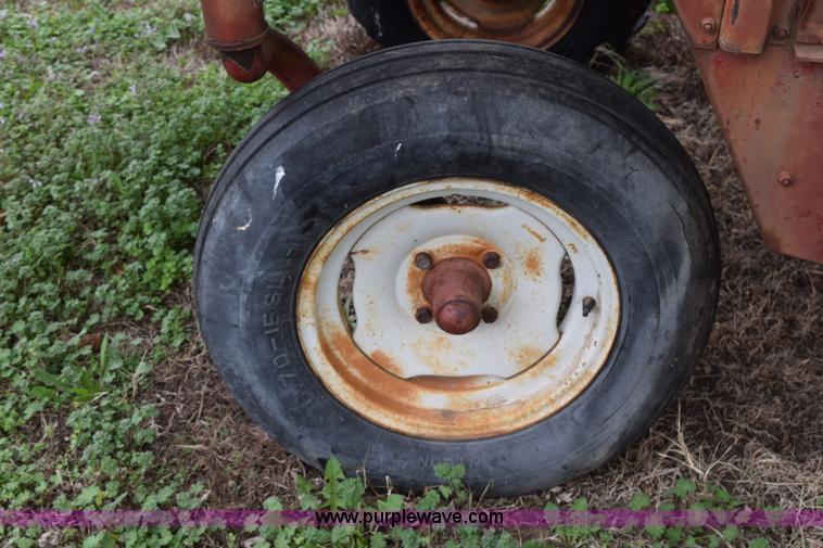 image for item H5227 1968 Mccormick International 91 combine