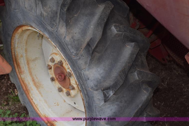 image for item H5227 1968 Mccormick International 91 combine